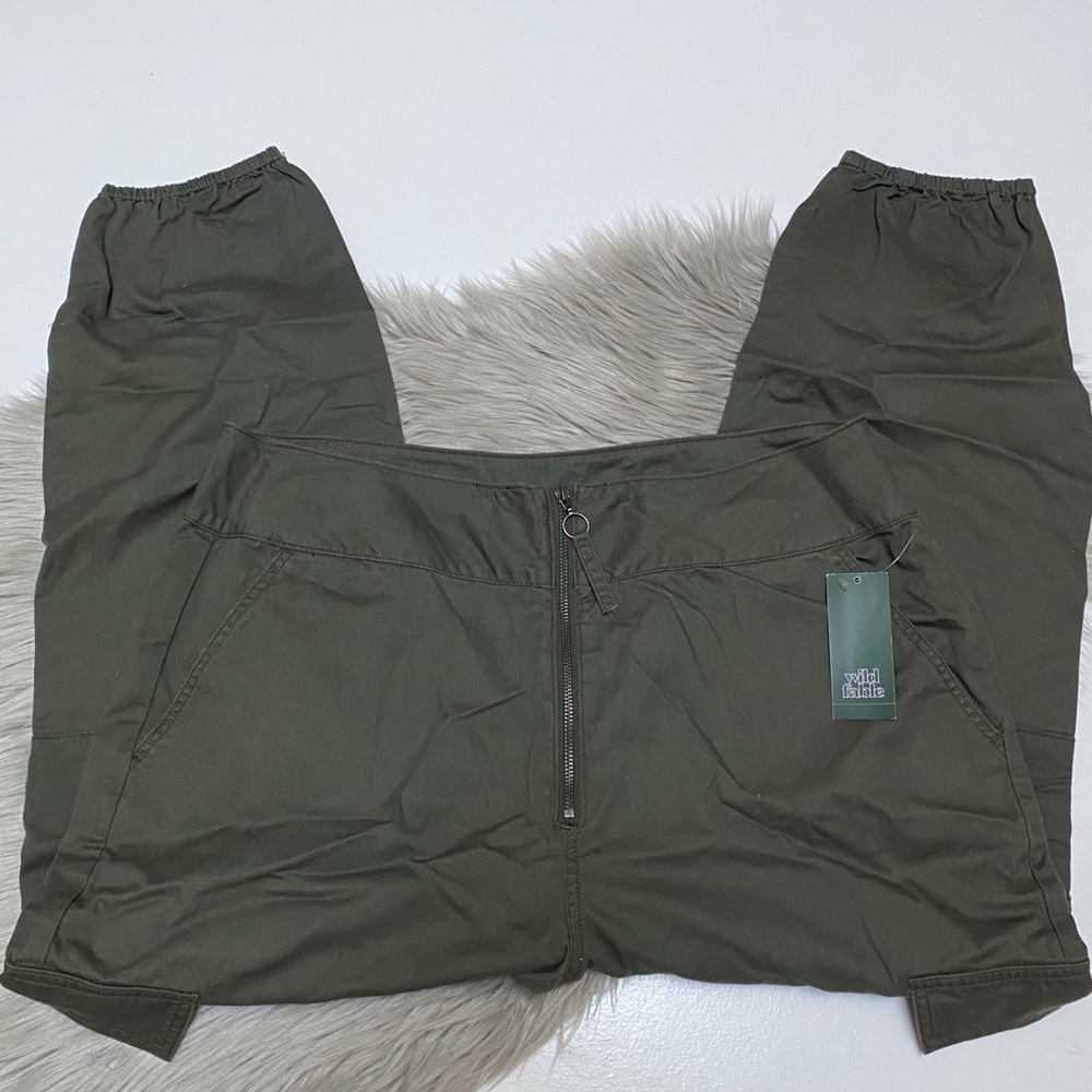 Wild Fable Zip Up with Cargo Pocket Casual Capri Pants .